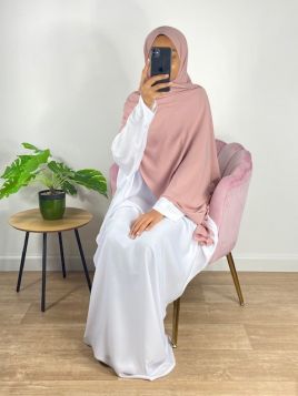 Nudefärgad hijab i medinasilke