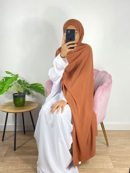 Hijab de seda medina em mogno